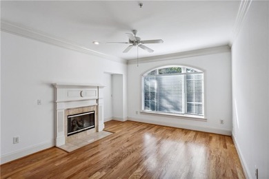 Welcome to this charming, light-filled condominium conveniently