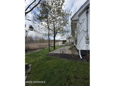 Adorable 2 bedroom 1 bath Cottage overlooking Upper Greenwood - photo 12