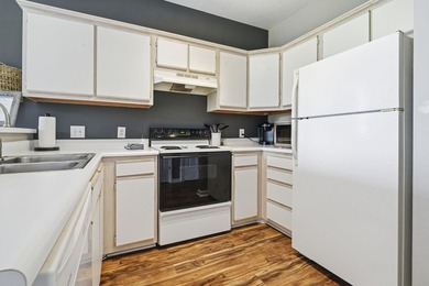 Welcome to this beautifully maintained unit in River Oaks - photo 5