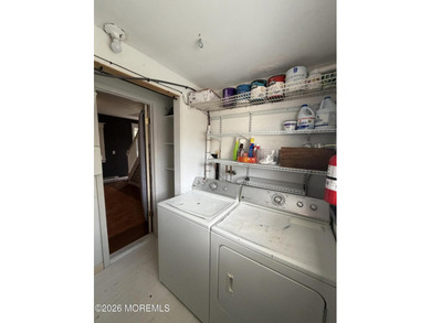 Adorable 2 bedroom 1 bath Cottage overlooking Upper Greenwood - photo 21