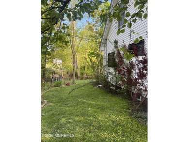 Adorable 2 bedroom 1 bath Cottage overlooking Upper Greenwood - photo 33