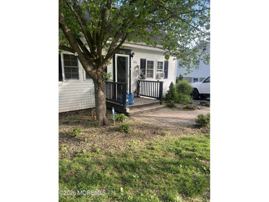 Adorable 2 bedroom 1 bath Cottage overlooking Upper Greenwood - photo 34