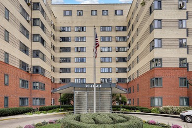 Lake Michigan - Cook County Condo Active Under Contract in Chicago Illinois