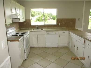 Nestled at the end of a quiet cul-de-sac, this well-maintained - photo 11