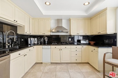 Treat yourself to this beautiful, light and bright 2-bedroom, 2 - photo 18
