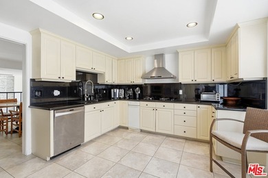 Treat yourself to this beautiful, light and bright 2-bedroom, 2 - photo 19