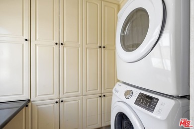 Treat yourself to this beautiful, light and bright 2-bedroom, 2 - photo 21