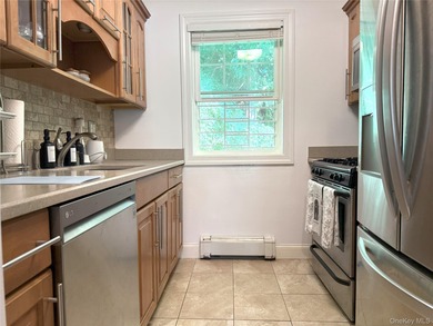 (private lake, pond, coastal) Home Sale Pending in Bayside New York