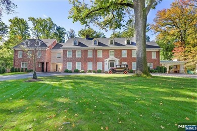 An extraordinary red-brick and stone colonial estate awaits on 2 - photo 1