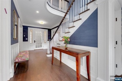 An extraordinary red-brick and stone colonial estate awaits on 2 - photo 3