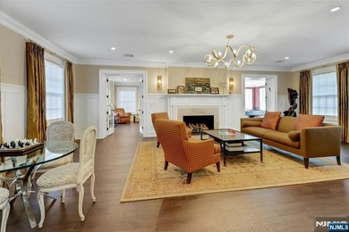 An extraordinary red-brick and stone colonial estate awaits on 2 - photo 5