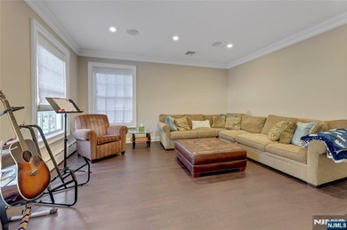 An extraordinary red-brick and stone colonial estate awaits on 2 - photo 9