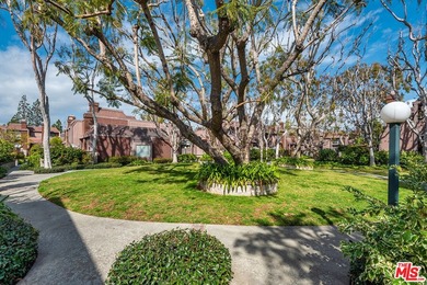 Treat yourself to this beautiful, light and bright 2-bedroom, 2 - photo 40