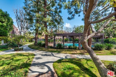 Treat yourself to this beautiful, light and bright 2-bedroom, 2 - photo 43