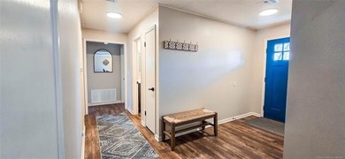 Welcome to your fully updated, turn-key lake retreat-where - photo 4