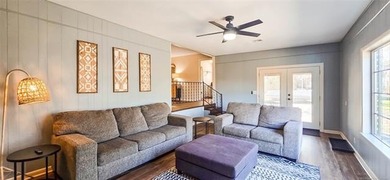 Welcome to your fully updated, turn-key lake retreat-where - photo 7