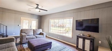 Welcome to your fully updated, turn-key lake retreat-where - photo 8