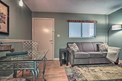Motivated seller, bring an offer! This contemporary 1-bedroom