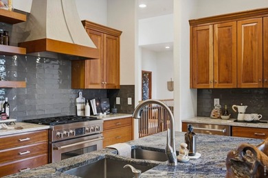Discover this spectacular Miramont residence, perfectly - photo 11