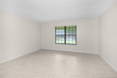 Ground floor beauty! Welcome to the vibrant and active community - photo 12