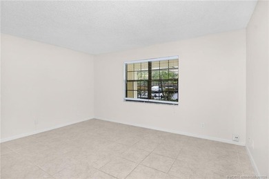 Ground floor beauty! Welcome to the vibrant and active community - photo 19