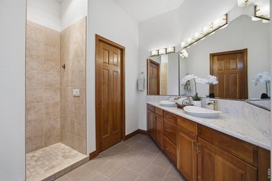 Discover this spectacular Miramont residence, perfectly - photo 21