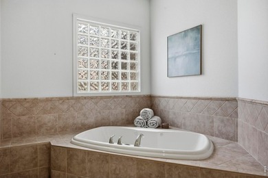 Discover this spectacular Miramont residence, perfectly - photo 22