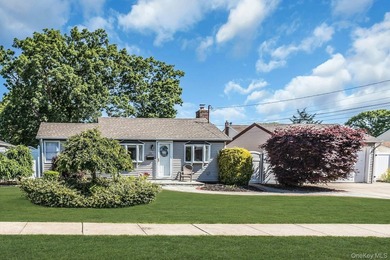 Spacious and sun filled this mid-block ranch has it all - photo 2