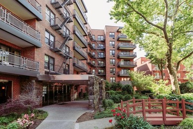 Welcome to The Continental Park, a gated co-op in the heart of - photo 1