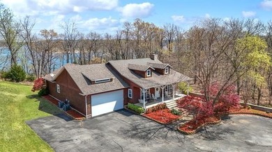 Spectacular Lake View Home on Lake Tenkiller! New roof September - photo 2
