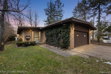  Home For Sale in Orchard Lake Michigan