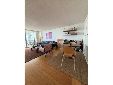 Spacious 2-bedroom, 2-bathroom apartment featuring a beautiful - photo 3