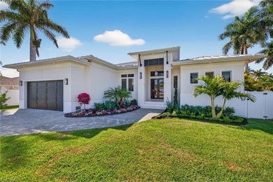 Exciting opportunity for new construction on a rare lot and a - photo 2
