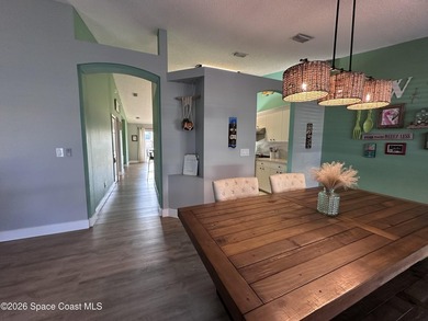 Tropical paradise in the heart of highly sought after - photo 11