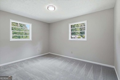 Beautifully renovated, 4 sided brick ranch on nearly 1/2 acre - photo 12