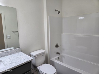 Beautiful perimeter lot, upgraded 42'' cabinets, quartz