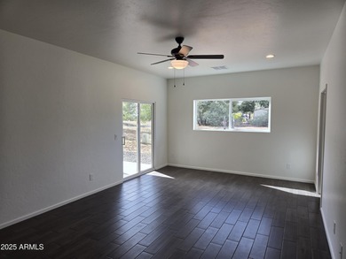 Beautiful perimeter lot, upgraded 42'' cabinets, quartz