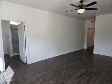 Beautiful perimeter lot, upgraded 42'' cabinets, quartz