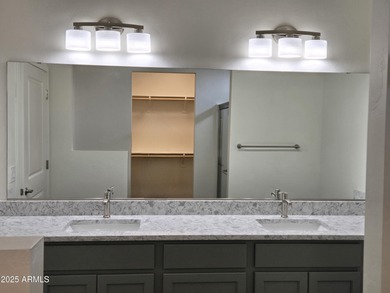 Beautiful perimeter lot, upgraded 42'' cabinets, quartz