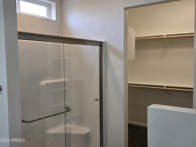 Beautiful perimeter lot, upgraded 42'' cabinets, quartz