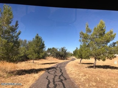 Beautiful perimeter lot, upgraded 42'' cabinets, quartz