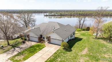 Enjoy stunning river views from this highly sought-after villa - photo 1