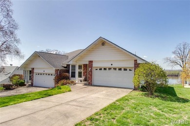 Enjoy stunning river views from this highly sought-after villa - photo 3