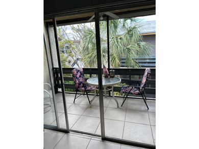 Welcome to this spacious 2 bedroom, 1 bath unit with relaxing - photo 14