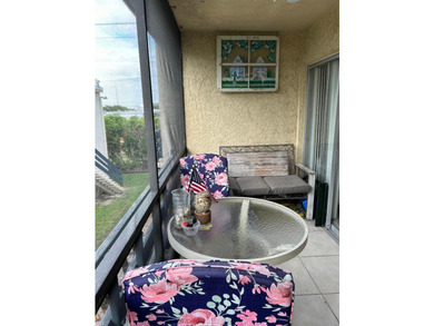 Welcome to this spacious 2 bedroom, 1 bath unit with relaxing - photo 15