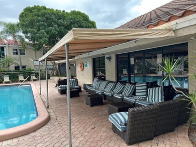 Welcome to this spacious 2 bedroom, 1 bath unit with relaxing - photo 17