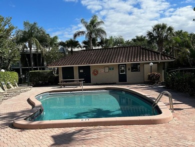 Welcome to this spacious 2 bedroom, 1 bath unit with relaxing - photo 18