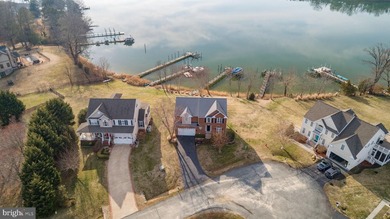 Imagine you're at home surrounded by water views, watching a - photo 7