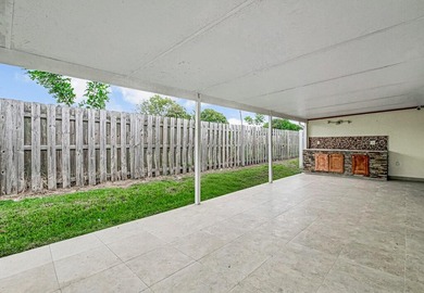 Rare 3-Bedroom Find with Ultra-Low HOA! This single-story villa - photo 8