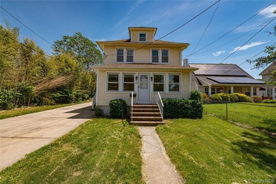 Welcome to this charming Colonial that offers the perfect blend - photo 1